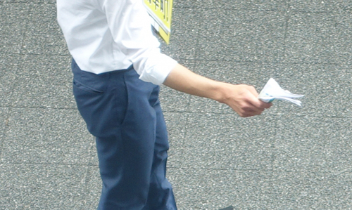 チラシ配布